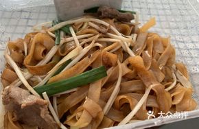 Dry-Fried Beef and Rice Noodles
