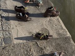 -多瑙河畔鞋履雕塑