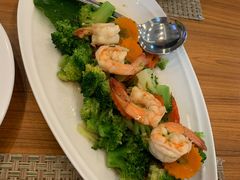 -Chom Cafe and Restaurant