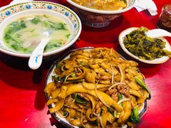 爆炒刀削面配牛肉汤-金杨拉面王小吃面馆·牛三宝面·红烧牛肉粉