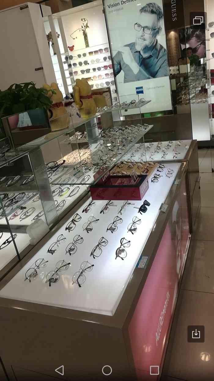 打分 茂昌眼镜在新华医院这里来了很多年,配眼镜都来这里的.