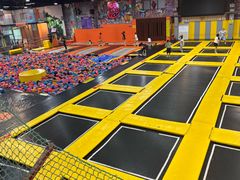 -极限Jump蹦床·新潮玩运动世界·室内乐园·团建·派对中心
