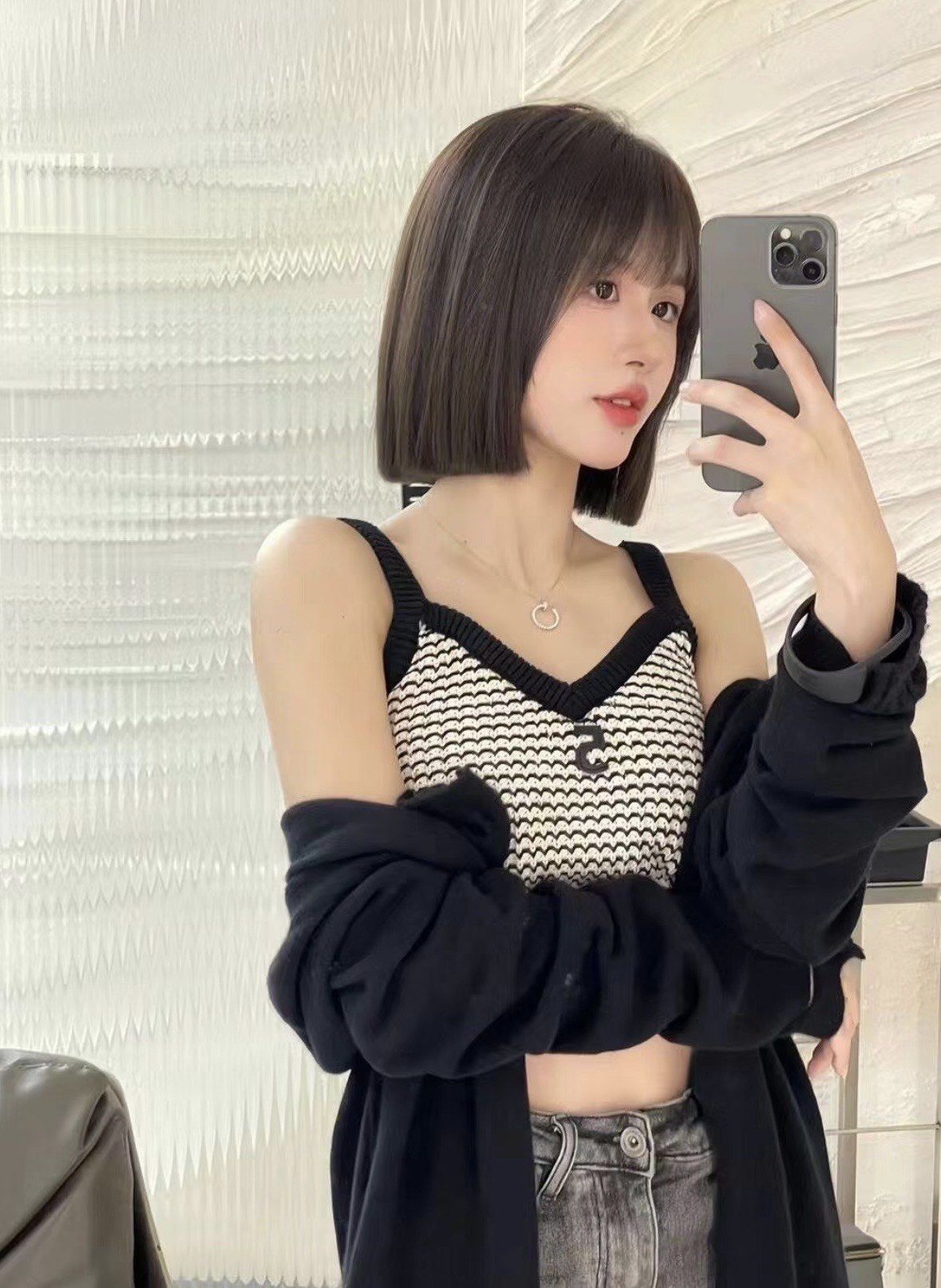 它可以改变发型的外观,从简单的直发到卷发都可以使用