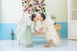 -亲吻宝贝儿童摄影
