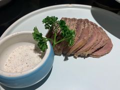 古法盐蘸牛肉-老头儿油爆虾·知味杭州(爱琴海购物中心)