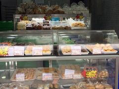 面包甜点陈列柜-闻酥园(水碾河路店)