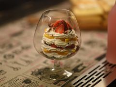 布朗尼草莓奶油杯-治愈系甜品The Soothing Dessert(科海大楼店)