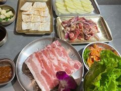 -围炉肉舍•炭烤活鳗•丹东海鲜烤肉(步行街店)