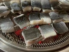 -围炉肉舍•炭烤活鳗•丹东海鲜烤肉(步行街店)