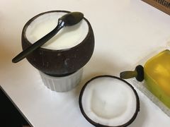 -志龙皇冠吃货椰子铺
