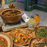 几乎每一个都开口 辣炒的佐料相当多 好吃到咂嘴