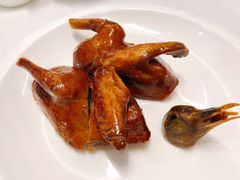 玻璃皮润烧乳鸽-北京厨房(西安SKP店)