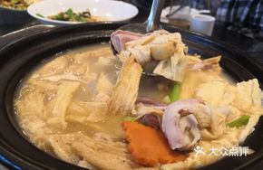 Cantonese Pig's Trotter Pot