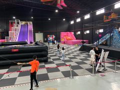 -嘿哟动霸CHUA·新潮玩运动娱乐中心·蹦床滑冰团建乐园
