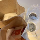 安全，大家都在候机大厅，一个人拿一袋好吃的