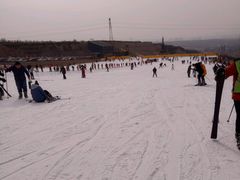 -采薇庄园四季滑雪场