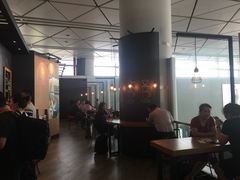 大堂-星巴克(西安机场1店T3到达店)