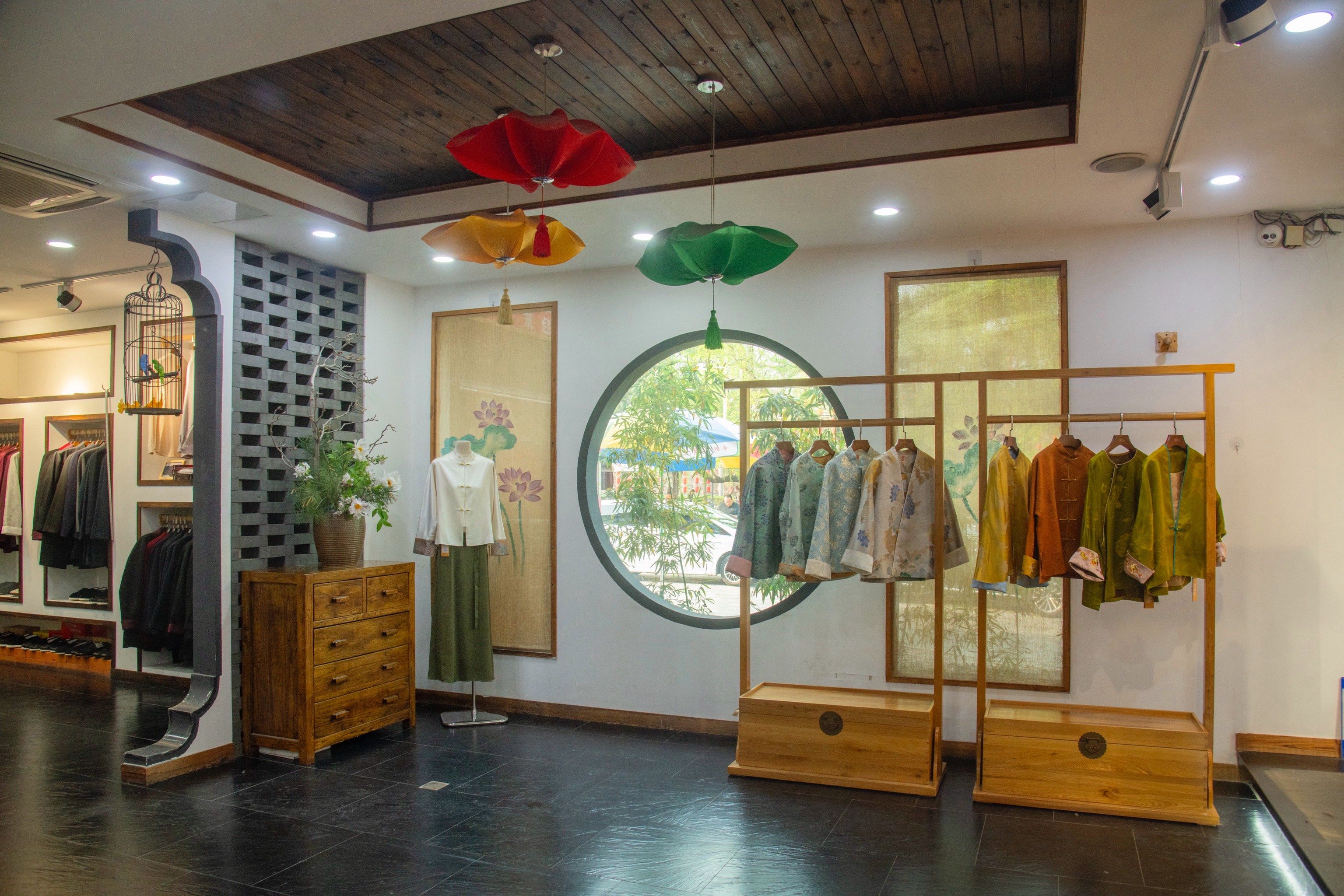 一家在孔庙门口的汉服店