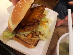吮指十三鲜小龙虾烤鸡堡/鸡肉卷-肯德基(磐谷DT店)