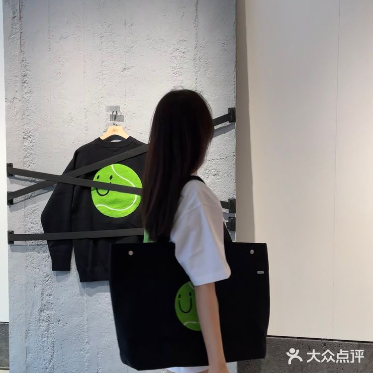 OOTD | 准备好新款联名T恤提前过夏天🍃
