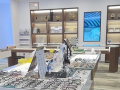 -三目眼镜·蔡司视觉合作店(青浦宝龙店)