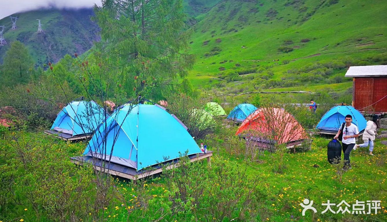 成都周边游[糖果]超级川西冷僻露营圣地[礼花]——鹧鸪山