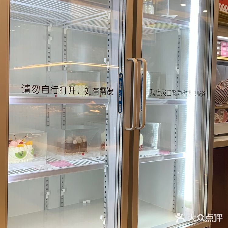 终于买到了传说中打折的圆形蛋糕 好险 我问价格