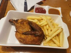 半只烤鸡配炸薯条-沈阳瑞士酒店·普拉那啤酒坊