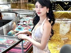 -王府井百货熙地港店