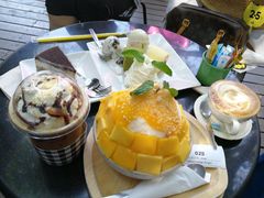 -莓园冰淇淋店