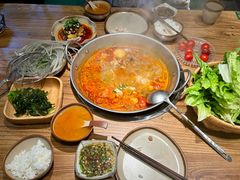 -野山舂·贵州现舂酸汤火锅(鸿通城店)