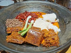 -四小区火锅·巷子里的重庆火锅(花照壁店)