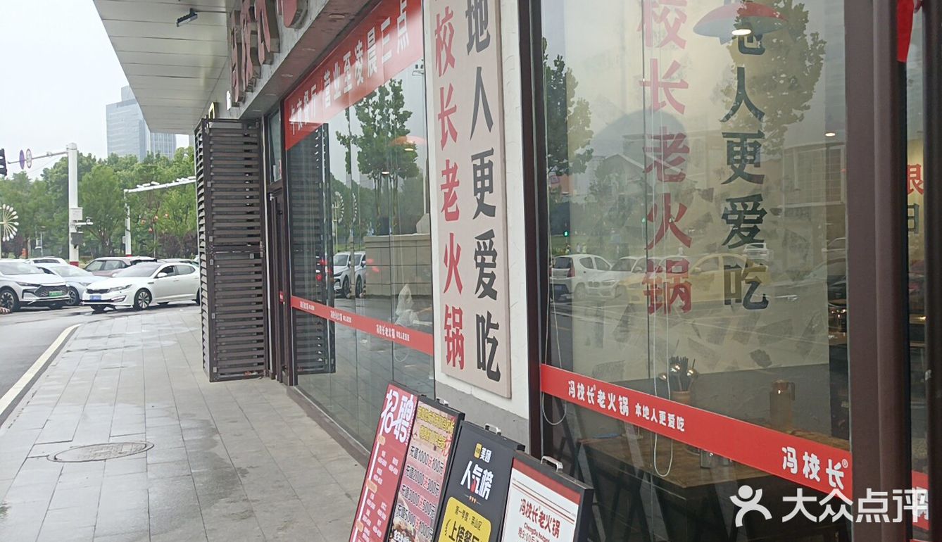 尤其是他们的特色火锅，汤底浓郁，食材新鲜
