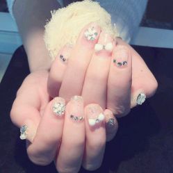 -EMILY艾枚莉美甲美睫·美颜·现磨咖啡