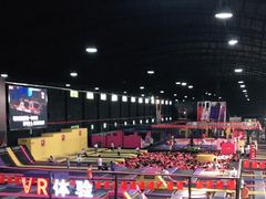 -嘿哟动霸CHUA·新潮玩运动娱乐中心·蹦床滑冰团建乐园