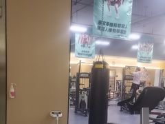 -英派斯健身游泳馆