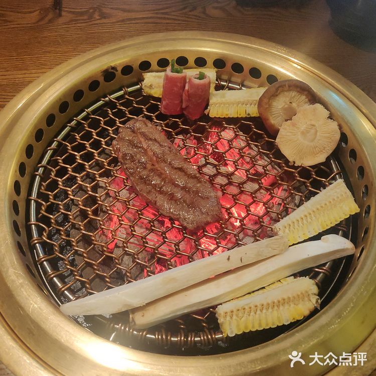 樱花树下的浪漫烤肉～[调皮]