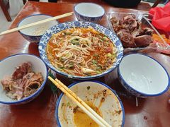 -巍山𤆵肉饵丝