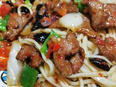 -歹歹的加个面过油肉拌面