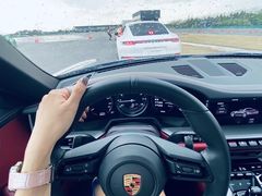 -上海保时捷体验中心
