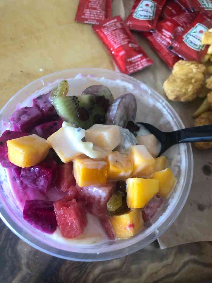 位置很好找,就在一个美食城旁边,但是路痴本性的我