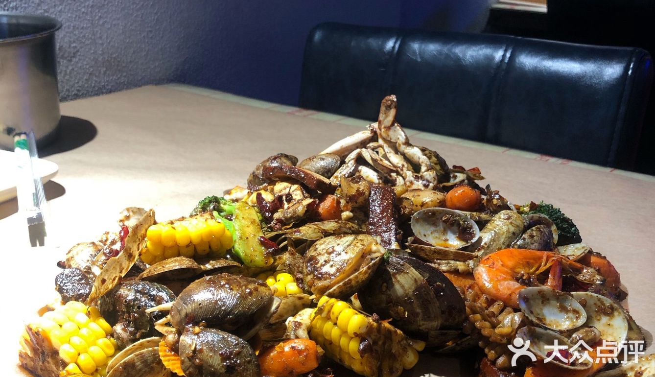 超级火的网红餐厅 是总店，人挺多的