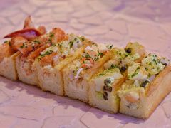 -Pinchy's Lobster & Champagne Bar