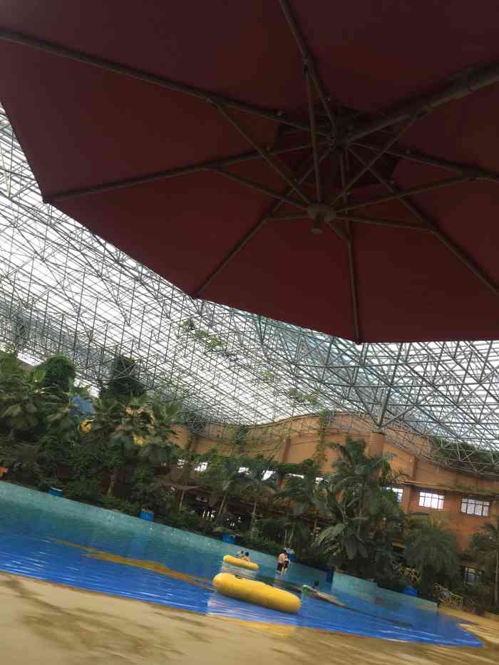 爱玩水 这次来到了鞍山的御汤泉欢乐水世界,这个是室内的水上乐园,在