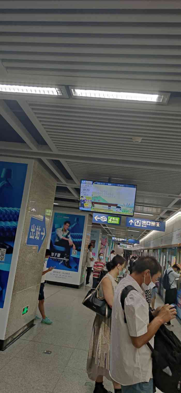 外出工作经过王家湾地铁站正好肚子饿了就下地铁找吃的