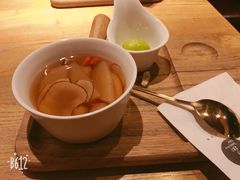 无花果海底椰雪梨汤-炖物24章·顺时轻养茶(杭州大厦店)