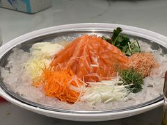 中式鱼生捞起三文鱼腩-渔文乐·海鲜大排档(壹品总店)