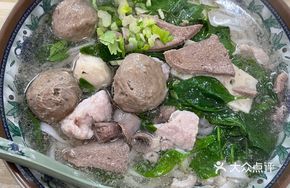 Beef Ball and Offal Rice Noodles with Goji Leaves