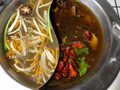 卤味牛杂鸳鸯锅-喜悦小串丹东小黄牛海鲜烧烤大排档(民主广场店)