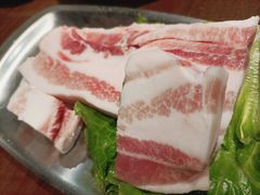 厚切猪肉-·缸桶屋·韩式牛肋条自助烤肉(西湖D11店)